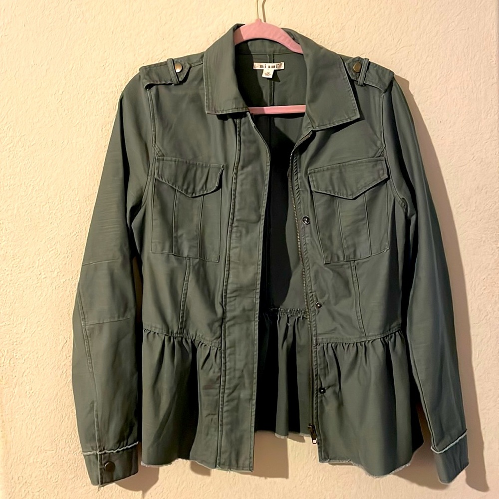 Army Green Francesca’s light Jacket perfect for Fall size Medium